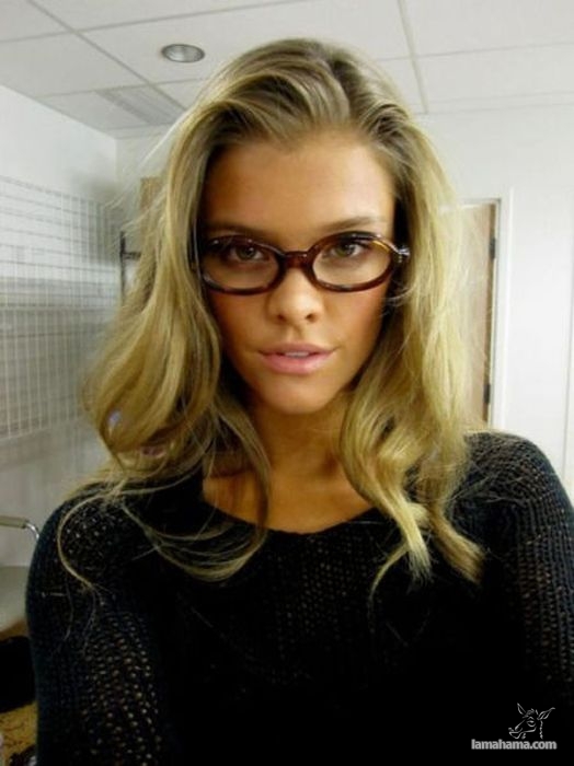 Sexy girls in glasses - Pictures nr 36