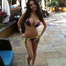 Dziewczyny w bikini — 33