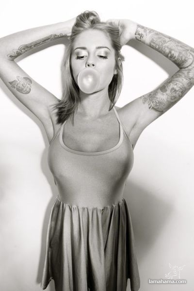 Girls with tattoos - Pictures nr 13