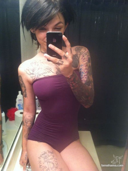 Girls with tattoos - Pictures nr 22