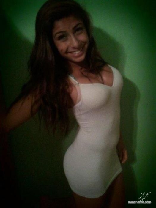 Girls in tight dresses IV - Pictures nr 17