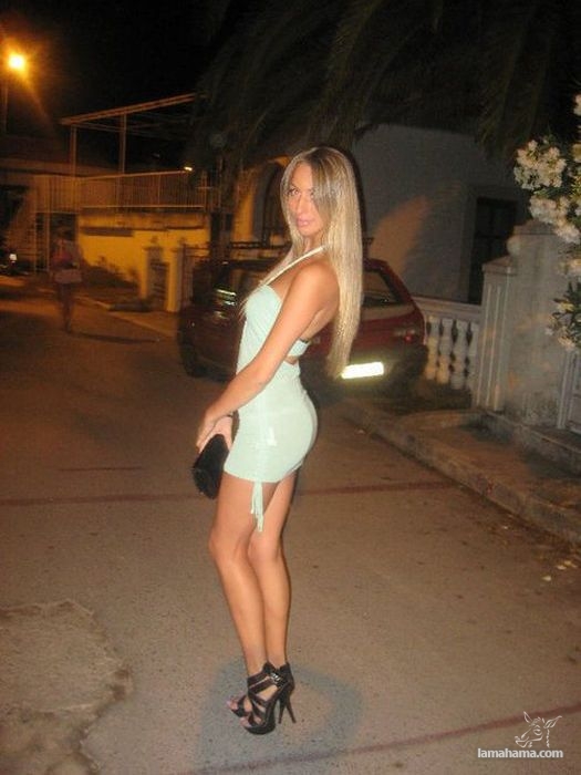 Girls in tight dresses IV - Pictures nr 25
