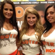 Dziewczyny Hooters z Budapesztu — 32