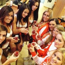 Dziewczyny Hooters z Budapesztu — 37