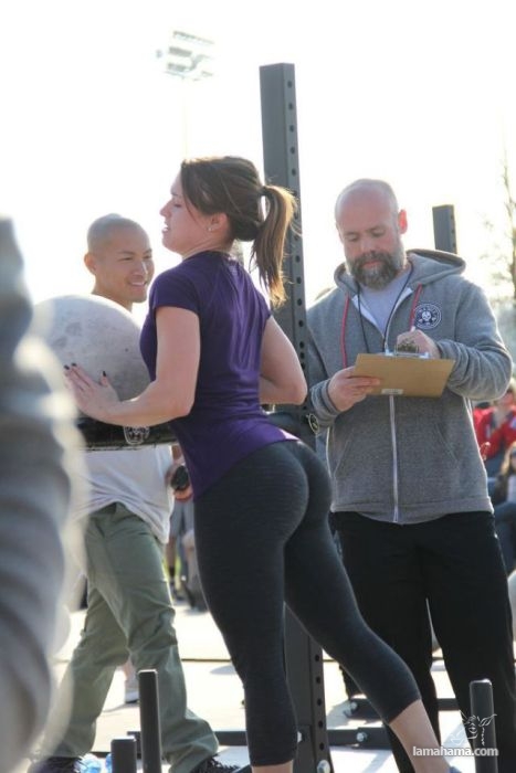 BIg butts in public places - Pictures nr 18
