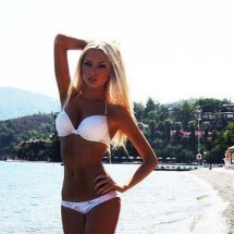 Dziewczyny w bikini III — 32